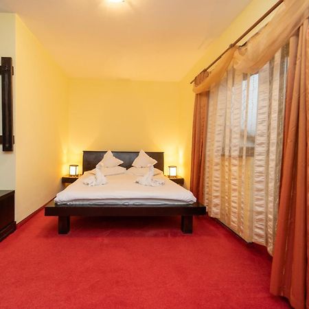 Hotel Casa Frent Predeal Habitación foto